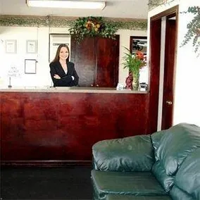 Economy Inn Express Monticello - Image 2