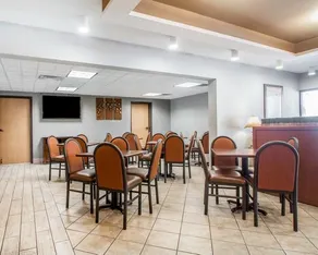 Quality Inn South Springfield - Image 4