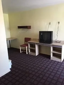 Colonial Motel - Image 4