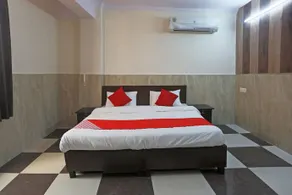 Hotel Lemonade by OYO Rooms - Image 1