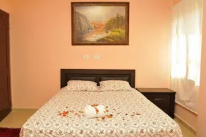 Motel in the Village - Image 5