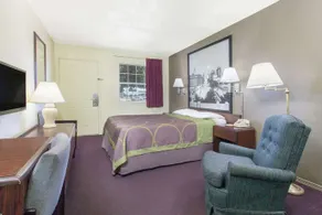 Super 8 by Wyndham Muskogee - Image 5