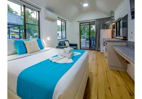 Island Gateway Holiday Park - Image 4