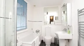 Elegant Riverside Cottage With Free Parking - Image 4