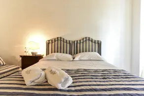 Prince's Suite - Luxury Rooms - Image 2