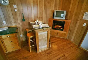 Arrowhead Camping Resort Deluxe Cabin 17 - Image 4