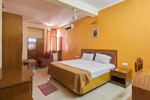 Hotel Safari - Image 3