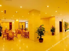 Gold Hotel - Image 2