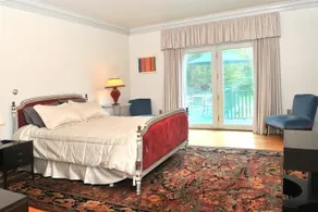 The Bass Manor Bed & Breakfast And Art Museum - Image 4