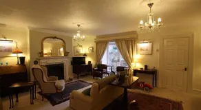 Charming & spacious Georgian garden flat - Image 4