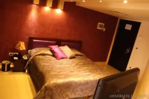 Hollywood Experience Apartment - Image 3