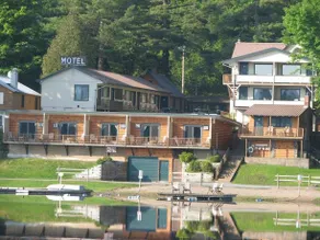 Pine Knoll Lodge & Cabins Inc - Image 5