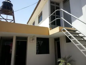 Hostal La Familia - Image 2