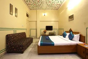 FabHotel Bani Park - Image 5
