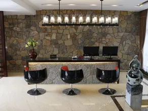 Nayinian Hotel - Image 4
