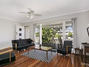 Charming Retro Cottage - Image 3