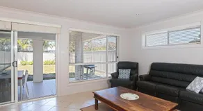Relax at Pacific', 1/26 Pacific Avenue - private duplex with enclosed yard - Image 4