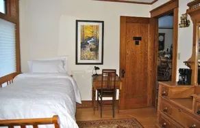 White Pillars Lodging - Image 4