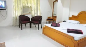 Lloyds Guest House-BN Road - Image 5