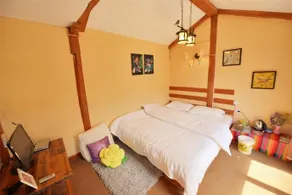 BROKEN JADE GUESTHOUSE - Image 5