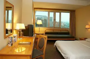 Maxcourt Hotel - Image 4
