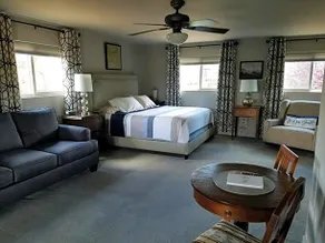 Ronnie's Resort - Image 3