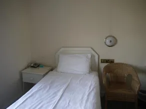 Quinns Hotel - Image 5