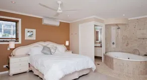Bellima Beach House', 9 Jackson Close - huge duplex with air con and fabulous views - Image 5