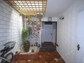 Hu's Courtyard - Image 3
