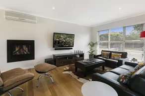 Chic Retreat - Image 3