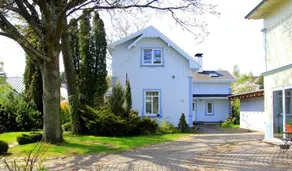 Beach Apartment in a Peaceful Neighbourhood - Image 2