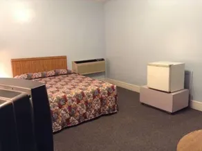 Economy Inn - Image 2
