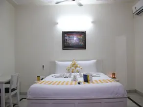 FabHotel Dior Pink City - Image 3