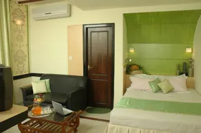 i145 Hotel - Image 5