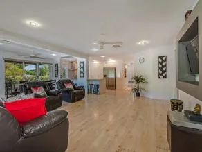 Coolum House Pet Friendly - Image 2