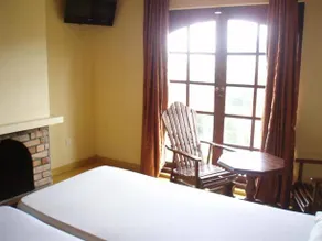 Hill View Bungalow - Image 5