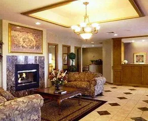 ClubHouse Inn & Suites Wichita - Image 4