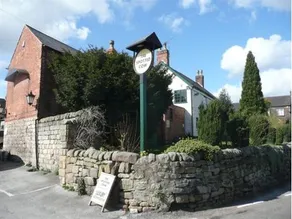 The Spotted Cow - Restaurant with rooms - Image 2