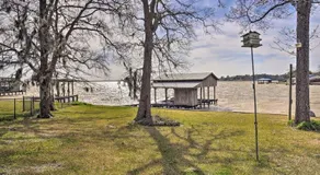 Lakefront Livingston Home w/ Boat House & Kayaks - Image 2