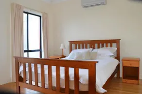 ARRIVA HOLIDAY HOUSE - BUNDALONG - Image 4