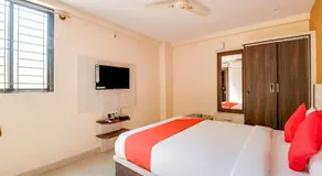 Sai Luxuria by OYO Rooms - Image 5