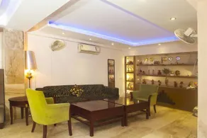 OYO 11137 Hotel Morgen Suites - Image 3
