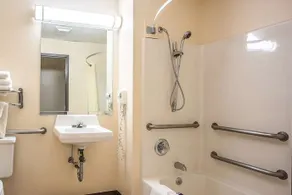 Americas Best Value Inn Galesburg - Image 4