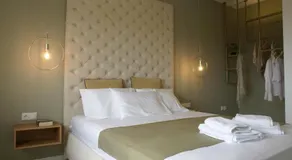 Pinehouse King Suite - Image 5