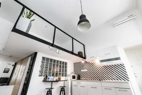 Bright Downtown Luxury - Image 2