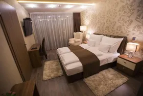 Pole Position Beach Hotel - Image 3