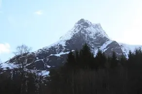 Hjorundfjord Adventure Hostel - Image 2