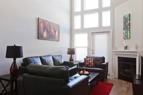 Westwood Townhouse Apartment - Image 3