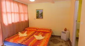 Napfeny Apartman Es Vendeghaz - Image 4