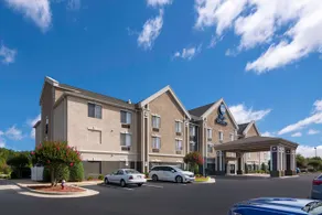 Best Western Smithfield Inn - Image 5